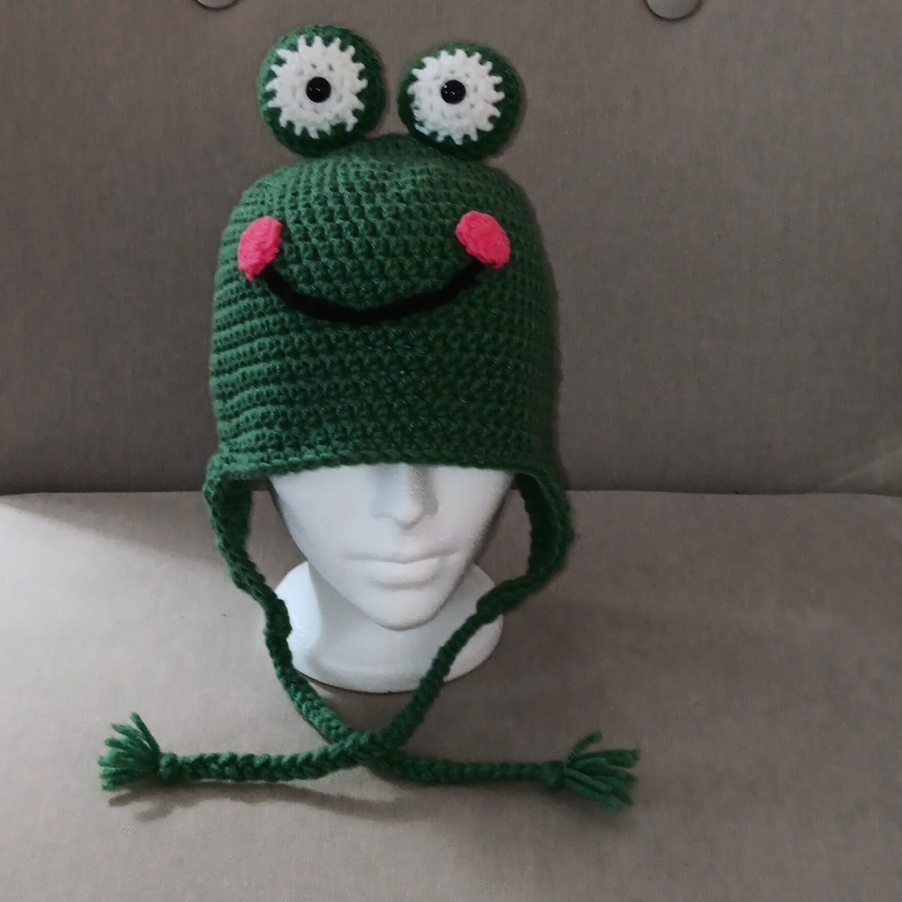 Crochet frog hat NWT